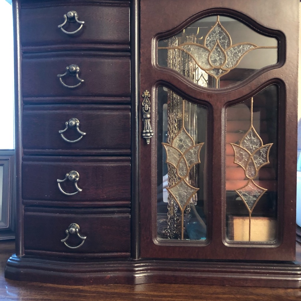 Jewelry box